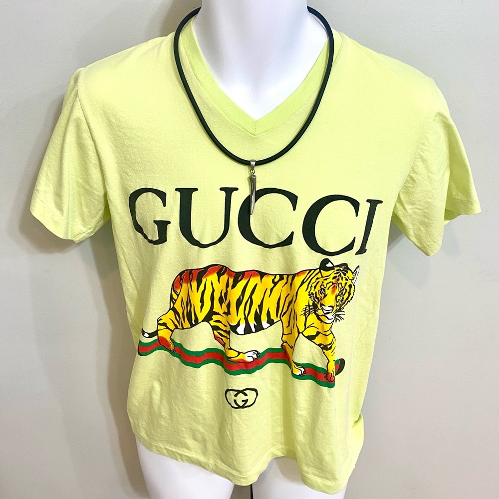 Gucci woman Lemon Tee with Tiger Design size medium.